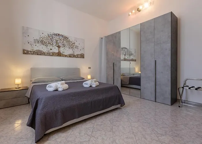 Apartment Urban Living Nest: Prime Location