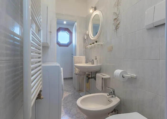 Apartment Urban Living Nest: Prime Location *