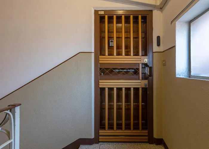 Apartment Urban Living Nest: Prime Location *