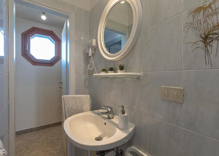 Apartment Urban Living Nest: Prime Location *