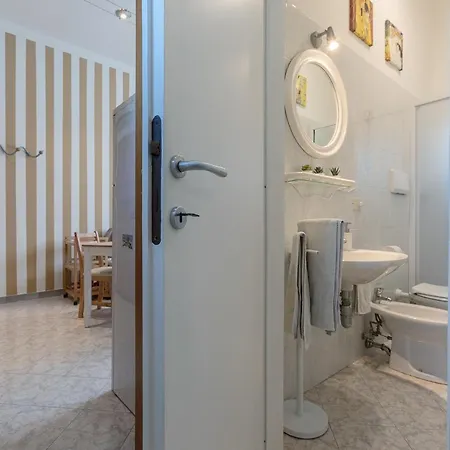 Urban Living Nest: Prime Location Apartamento
