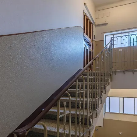 Urban Living Nest: Prime Location *