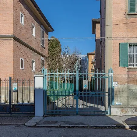 Urban Living Nest: Prime Location