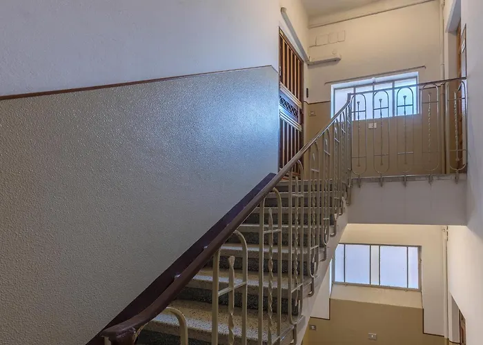 Urban Living Nest: Prime Location *