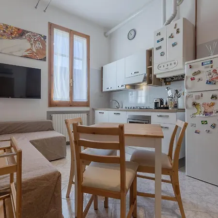 Urban Living Nest: Prime Location *