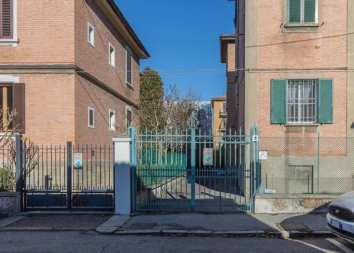 Urban Living Nest: Prime Location